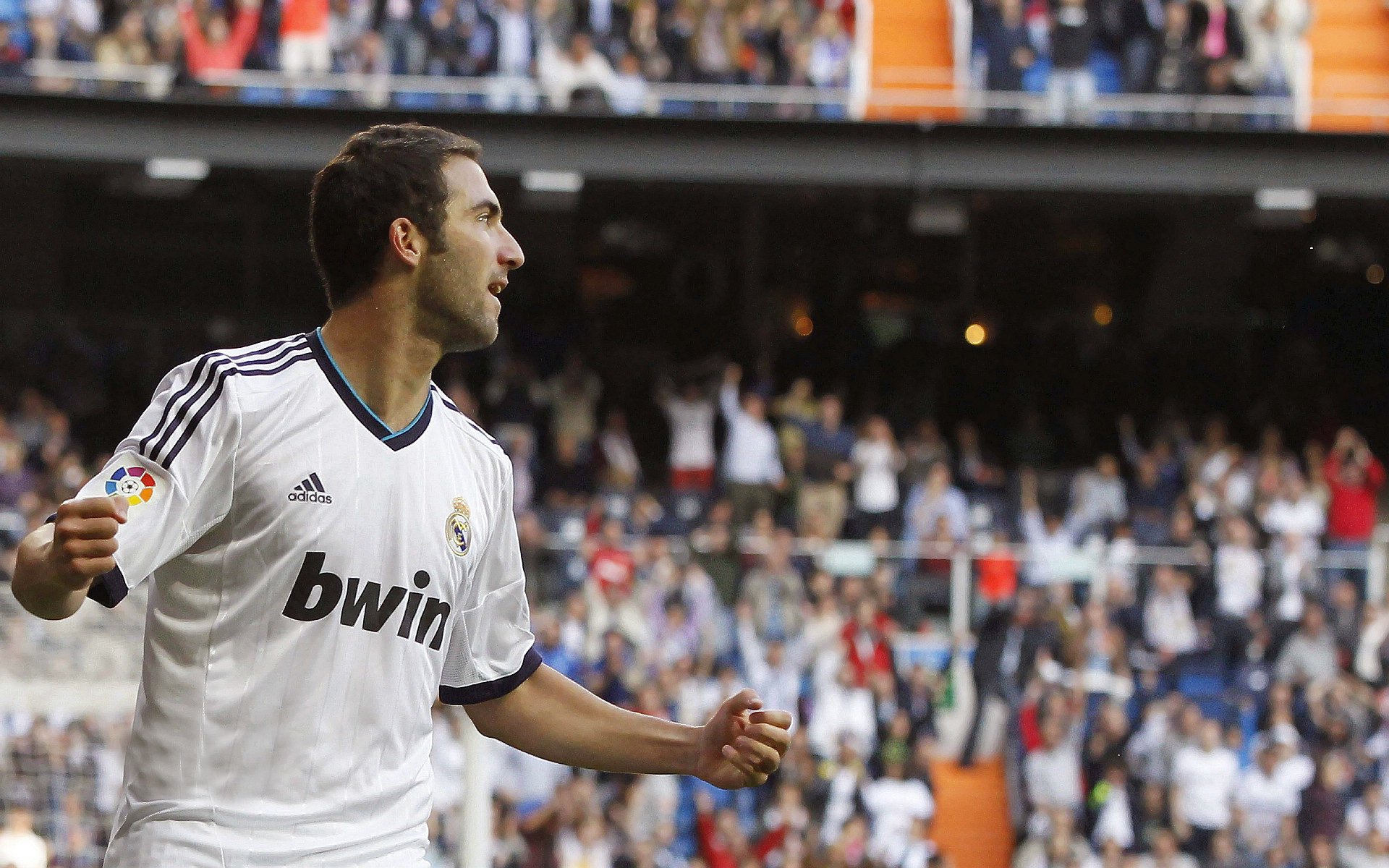 新疆队连续得分压制开拓者，字母哥压制级发挥