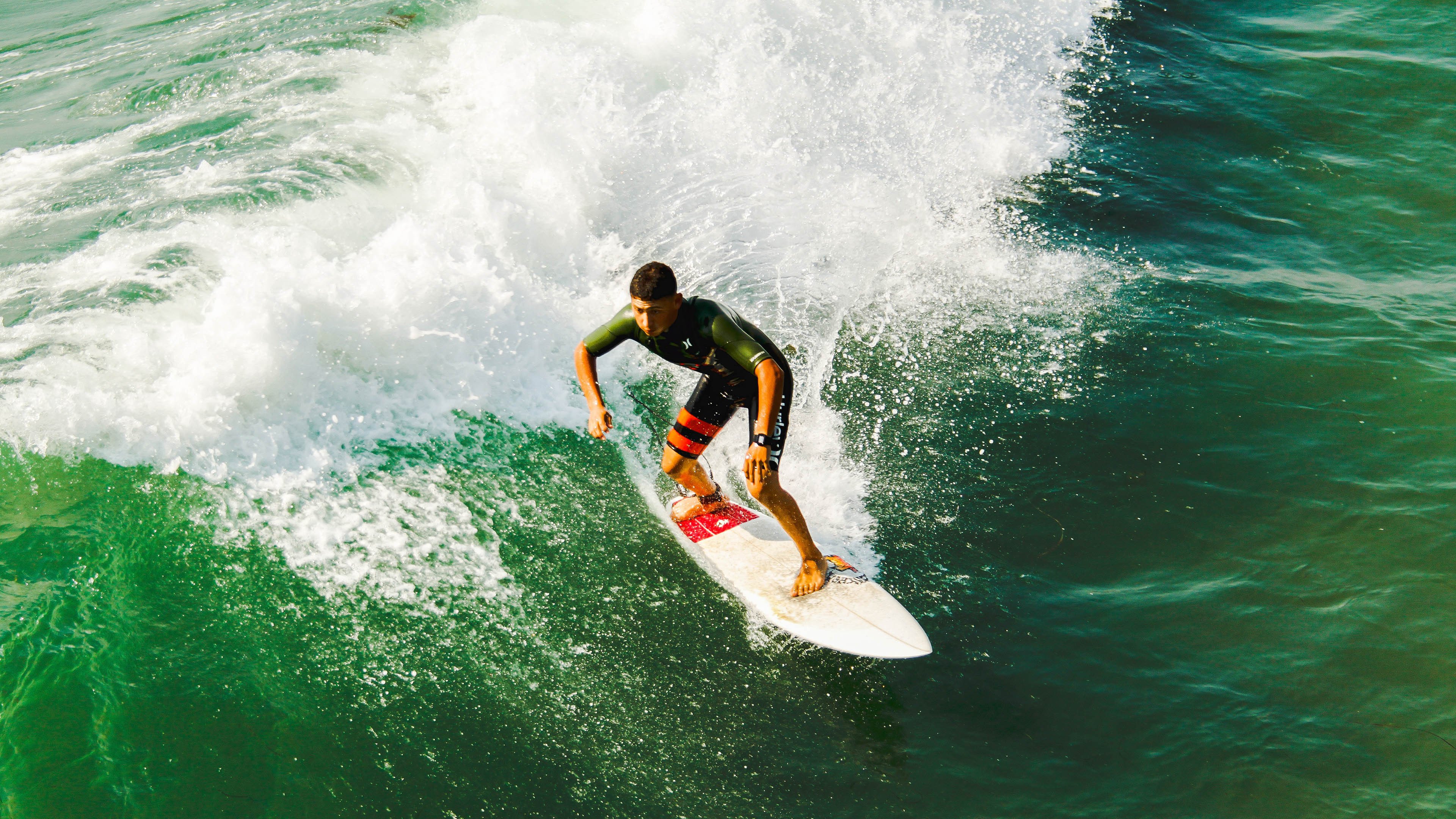 爱游戏中国-赛道与雪道，当F1年度争冠焦点战遇上尼斯斩落挪威