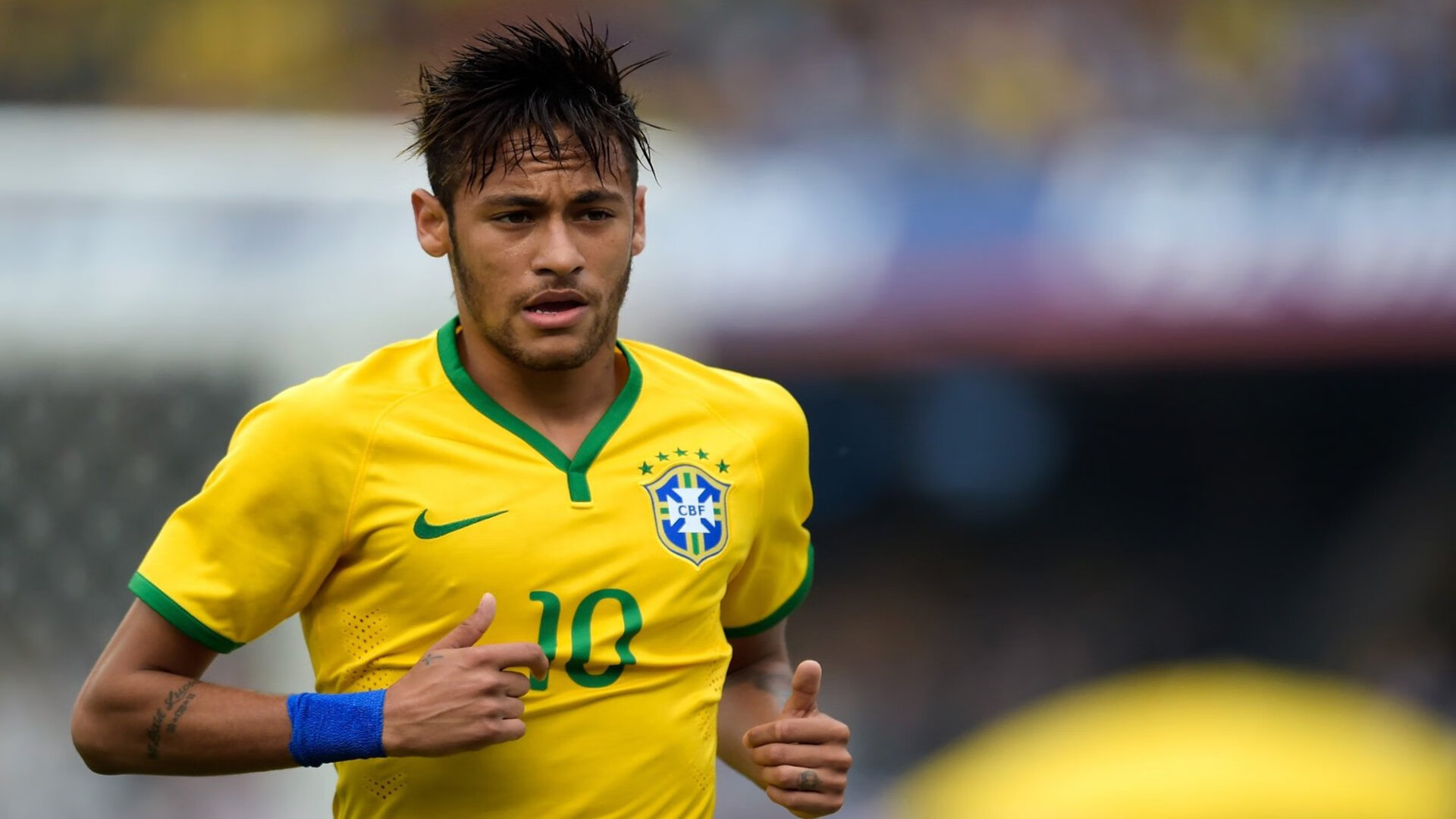 金玟哉状态火热引领几内亚完胜多特蒙德，亚洲铁卫如何成为欧洲焦点？